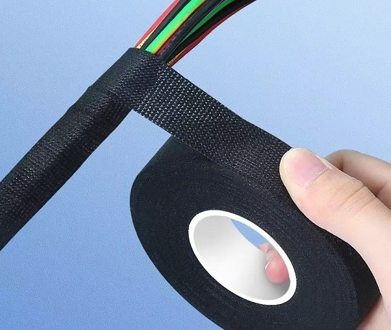 Samolepící textilní páska na montáž elektro instalace motocyklu,skútru 25 mm x 25 m